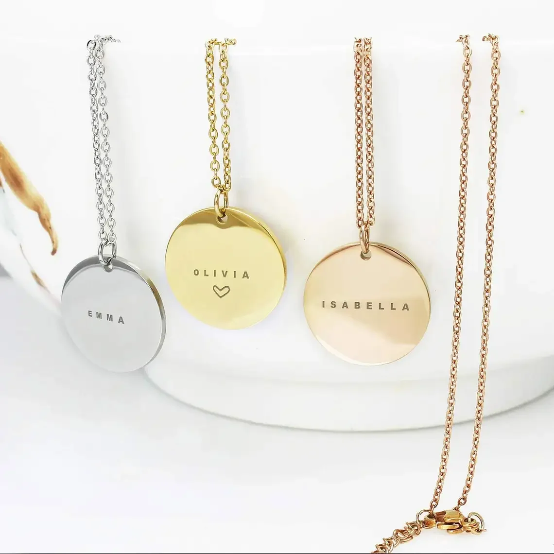 Birth Flower Necklace - Niestandardowe grawerowane imiona Data Okrągły naszyjnik